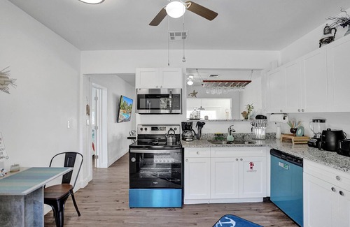 Fort Lauderdale House | Top-Rated Aqua Oasis with Hot Tub & Pool, Minutes to Beach
