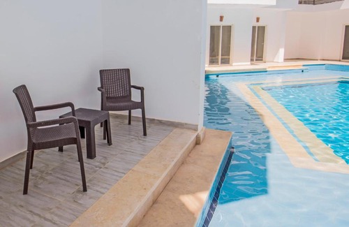 Al Ahyaa Apartment | Experience Aqua Palms: Swim-Up Apartment with Hot Tub