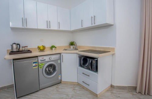 Al Ahyaa Apartment | Experience Aqua Palms: Swim-Up Apartment with Hot Tub