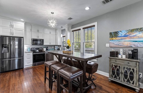 Galveston House | Aqua Shores/Pets Welcome/2 min drive to the beach/Parking/Private Backyard