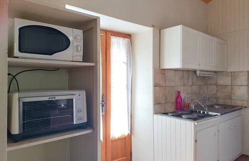 Gravieres Cottage | Inviting Aqua Terra Silva: Gîte Mauve by the Chassezac