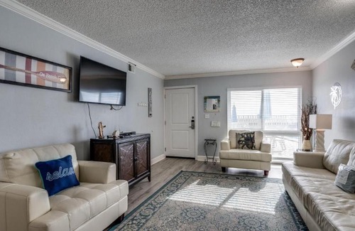 Fort Walton Beach House | Inviting Aqua Villa 102: Pool, Breakfast & Family-Friendly