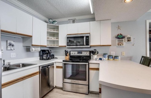 Fort Walton Beach House | Inviting Aqua Villa 102: Pool, Breakfast & Family-Friendly