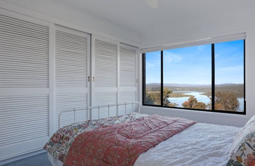 Merimbula Cabin | Pet-Friendly Aqua Vista with Scenic Views and Yard Space