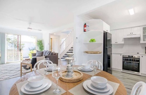Huskisson House | Aquamarine: Stylish Seaside Townhouse with Oceanfront Views