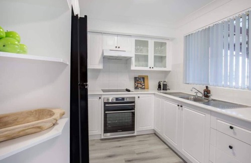 Huskisson House | Aquamarine: Stylish Seaside Townhouse with Oceanfront Views