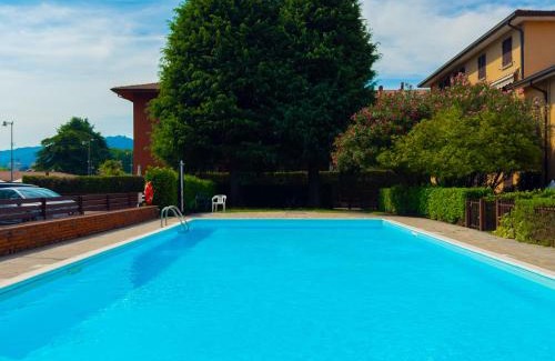 Paratico Apartment | AQUARAMA - private pool - Lakefront apartment end free parking
