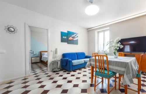 Paratico Apartment | AQUARAMA - private pool - Lakefront apartment end free parking