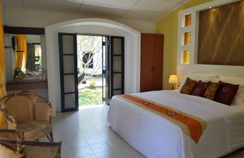 Marawila Hotel | Budget-Friendly Stay at Aquarius Resort with Pool & Dining