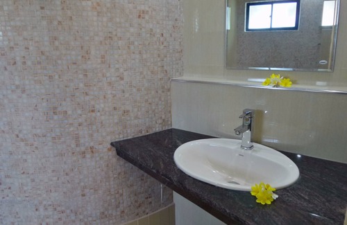 Marawila Hotel | Budget-Friendly Stay at Aquarius Resort with Pool & Dining