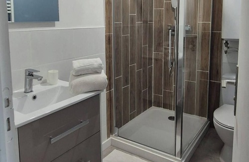 Saint-Cere Apartment | Aquarius, studio centre ville avec climatisation et balcon
