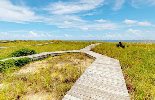 East End House | Pet-Friendly Aquarius with Ocean Views & High Guest Ratings