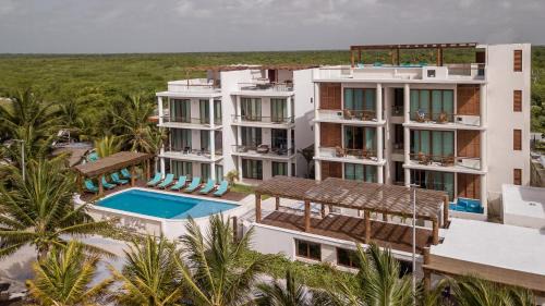Majahual Hotel | Relax at Aquastar Hotel & Apartments with Oceanfront Bliss