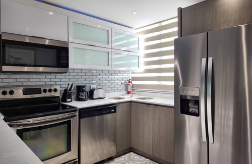 Las Carreras Apartment | Oceanfront Aquatika Penthouse with Spa & Pool Access