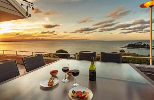 Britannia Heights House | Aquavista - Scenic Views Over Tasman Bay Await You
