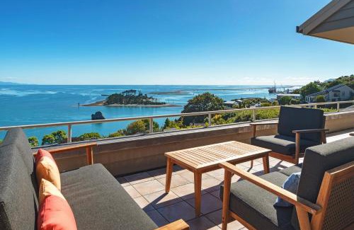 Britannia Heights House | Aquavista - Scenic Views Over Tasman Bay Await You