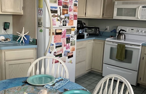 Aquinnah Condo | Discover Aquinnah Condo: Oceanfront Walk to Beach Bliss