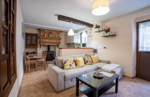 Juzcar House | Discover AR Alojamiento Rural: Oceanfront Retreat with Pool
