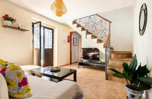 Juzcar House | Discover AR Alojamiento Rural: Oceanfront Retreat with Pool
