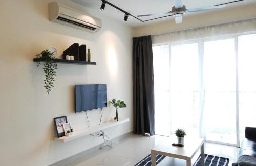Ara Damansara Apartment | Relax at Ara Damansara Oasis Residence with Pool & Hot Tub