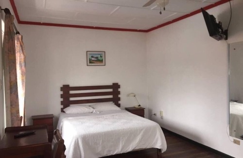 La California Hotel | Relaxing Stay at Ara Macao Inn with Spa & Family Amenities