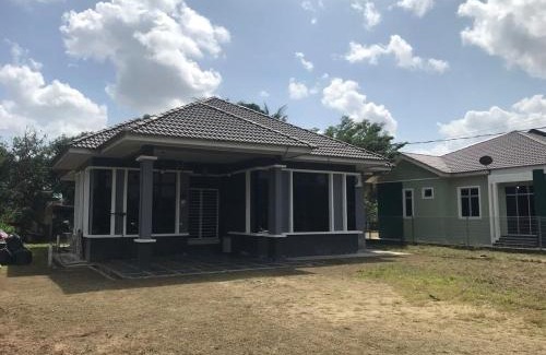 Kampung Padang Raja House | Ara Twin Homestay MelorKotaBharu