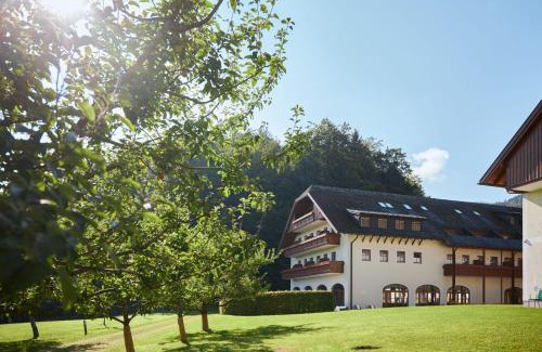 Hof bei Salzburg Hotel | Discover Arabella Jagdhof Resort: 4-Star Retreat by Fuschlsee