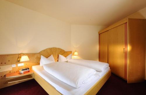 Nauders Hotel | Relax at Arabella Retreat & Spa: 4-Star Poolside Bliss