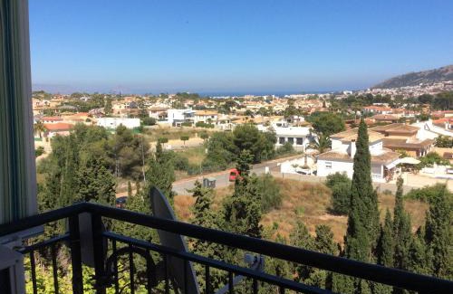 L'Alfas del Pi Apartment | Discover Arabiluk: Family-Friendly Stay with Pool Access