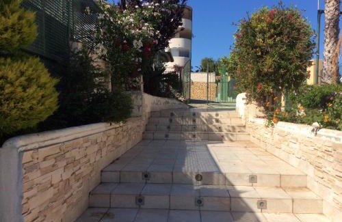 L'Alfas del Pi Apartment | Discover Arabiluk: Family-Friendly Stay with Pool Access