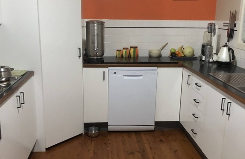 Arakoon House | Aracalm House: Dog-Friendly Retreat Near Stunning Beaches