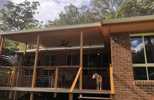 Arakoon House | Aracalm House: Dog-Friendly Retreat Near Stunning Beaches