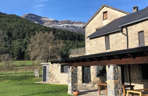 Borrastre House | Discover Aracanciás Rural House: Ocean View & Kid-Friendly