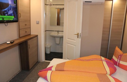 Miskolc-Tapolca House | Pet-Friendly Getaway at Aradi Vendégház with Hot Tub