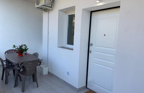 Le Castella Apartment | Delightful Aragon Cottage Steps from the Beach
