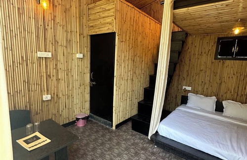 Bhimtal Hotel | Relax at Arahnyam Pool Side Cafe & Resort with Pools