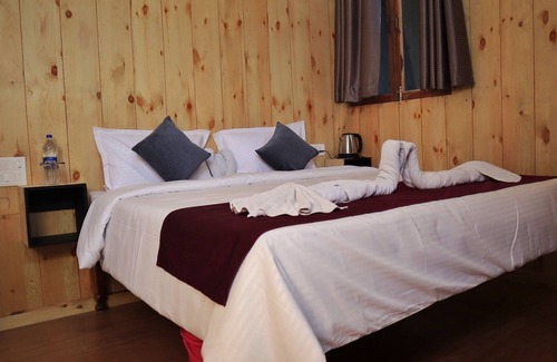 Bhimtal Hotel | Relax at Arahnyam Pool Side Cafe & Resort with Pools