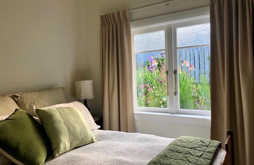 Waihi House | Discover Araluen Cottage: Guest Rated 9/10 Retreat