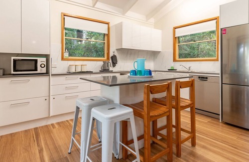 Smiths Lake House | Relaxing Stay at Araluen - Pacific Palms Holidays