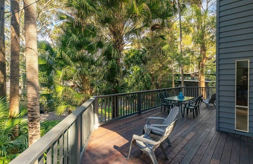 Smiths Lake House | Relaxing Stay at Araluen - Pacific Palms Holidays