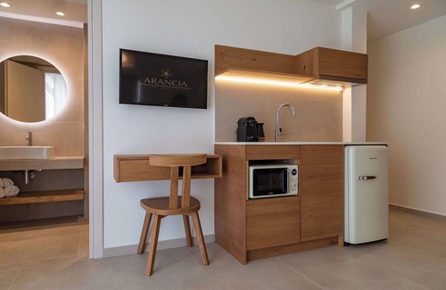 Tolo House | Premium Arancia Rooms with Breakfast & Family Amenities