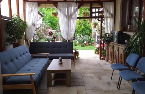 Gyula House | Top-Rated Aranka Apartman: Family-Friendly & Kitchen Access