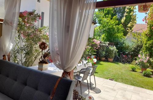 Gyula House | Top-Rated Aranka Apartman: Family-Friendly & Kitchen Access