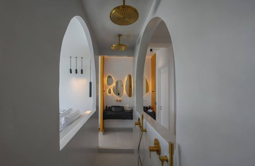 Imerovigli Hotel | Discover Arany Terra: Spa Retreat with Top Guest Ratings