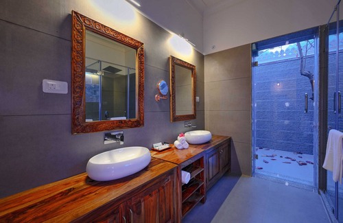 Sawai Madhopur Hotel | Discover Aranya Vilas in Ranthambhore: Pool & Spa Retreat