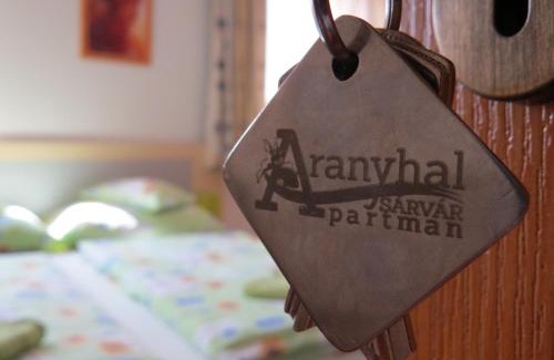 Sarvar Apartment | Eco-Friendly Aranyhal Apartman with Hot Tub & Breakfast