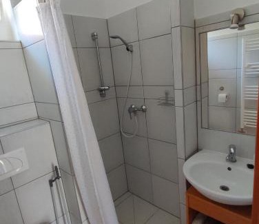 Sarvar Apartment | Eco-Friendly Aranyhal Apartman with Hot Tub & Breakfast