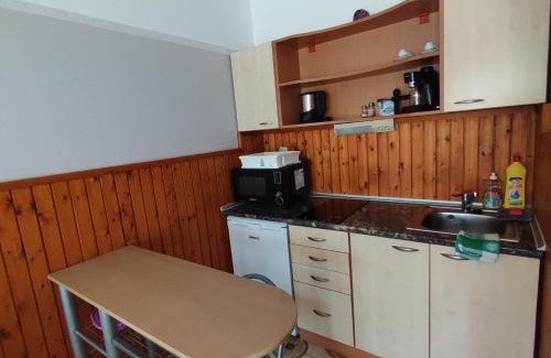 Sarvar Apartment | Eco-Friendly Aranyhal Apartman with Hot Tub & Breakfast