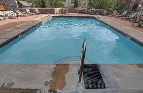River Run Apartment | Relax at Arapahoe Lodge: Pool, Hot Tub & Family-Friendly