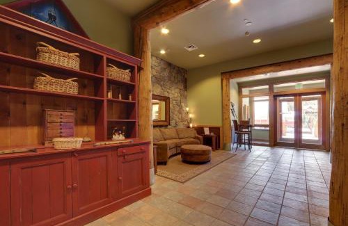 River Run Apartment | Relax at Arapahoe Lodge: Pool, Hot Tub & Family-Friendly